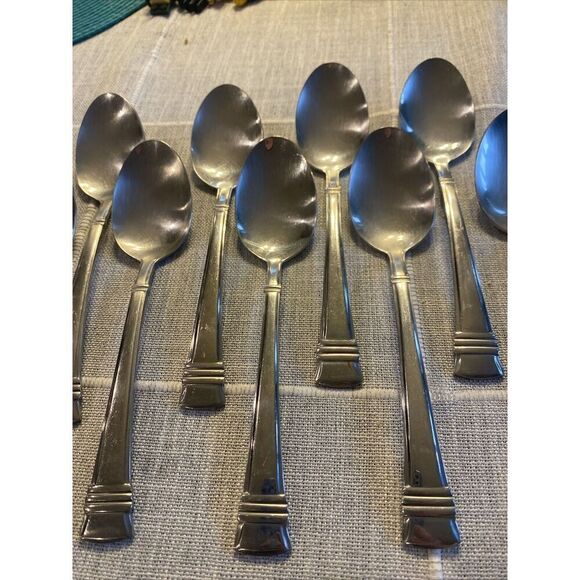Wallace ZENITH Glossy 18/10 Stainless Flatware -- Set of 9 Oval Soup Spoons - Picture 3 of 16